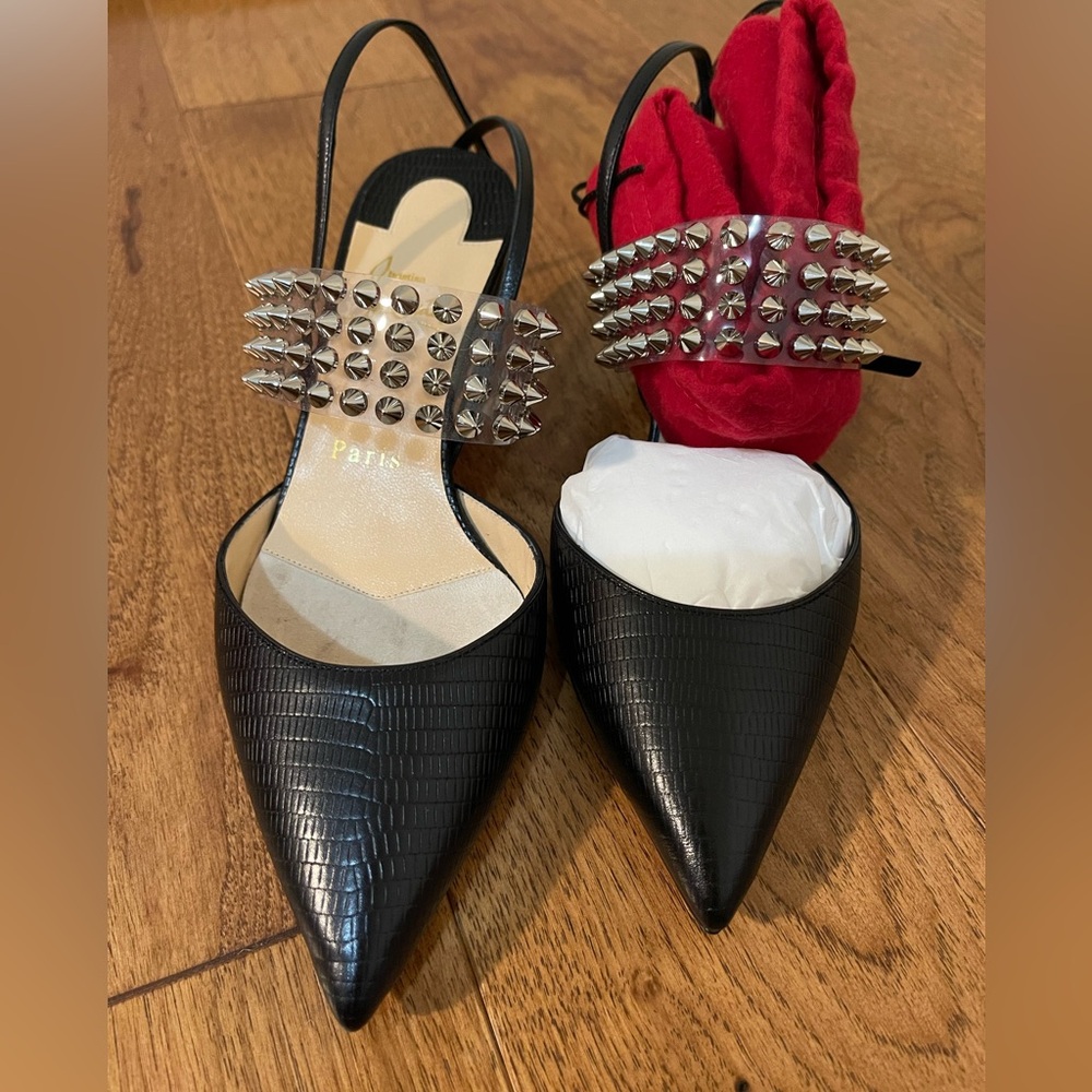 Levita 55 embossed black pumps